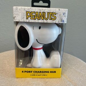 Peanuts Snoopy Multi-Port Charging Station - White and Black